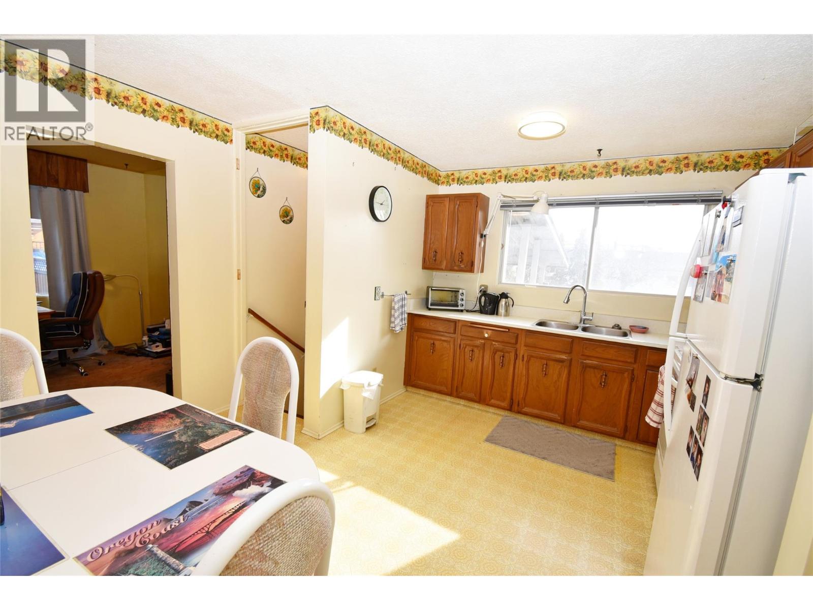  2004 20 Avenue, Vernon