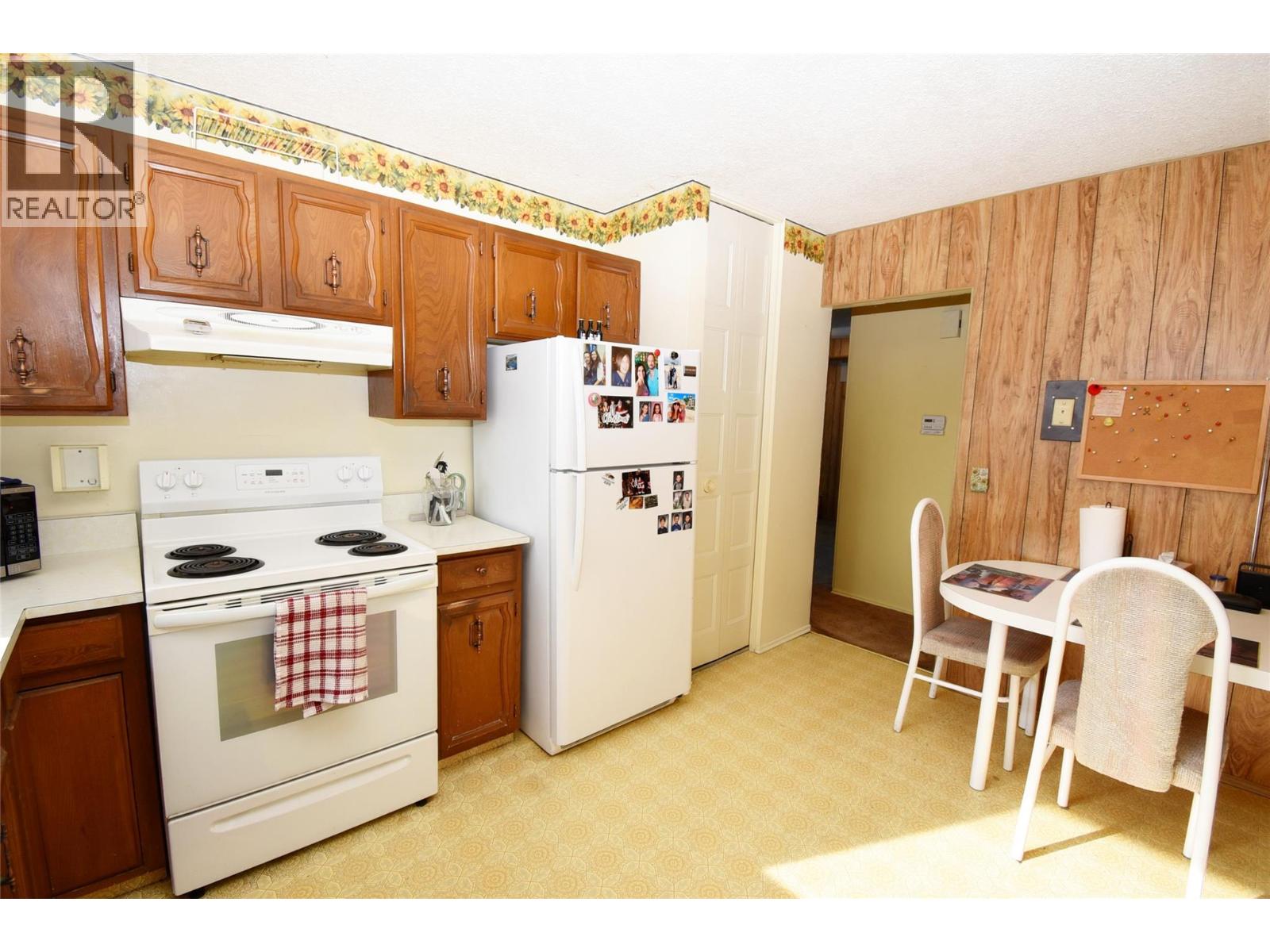  2004 20 Avenue, Vernon