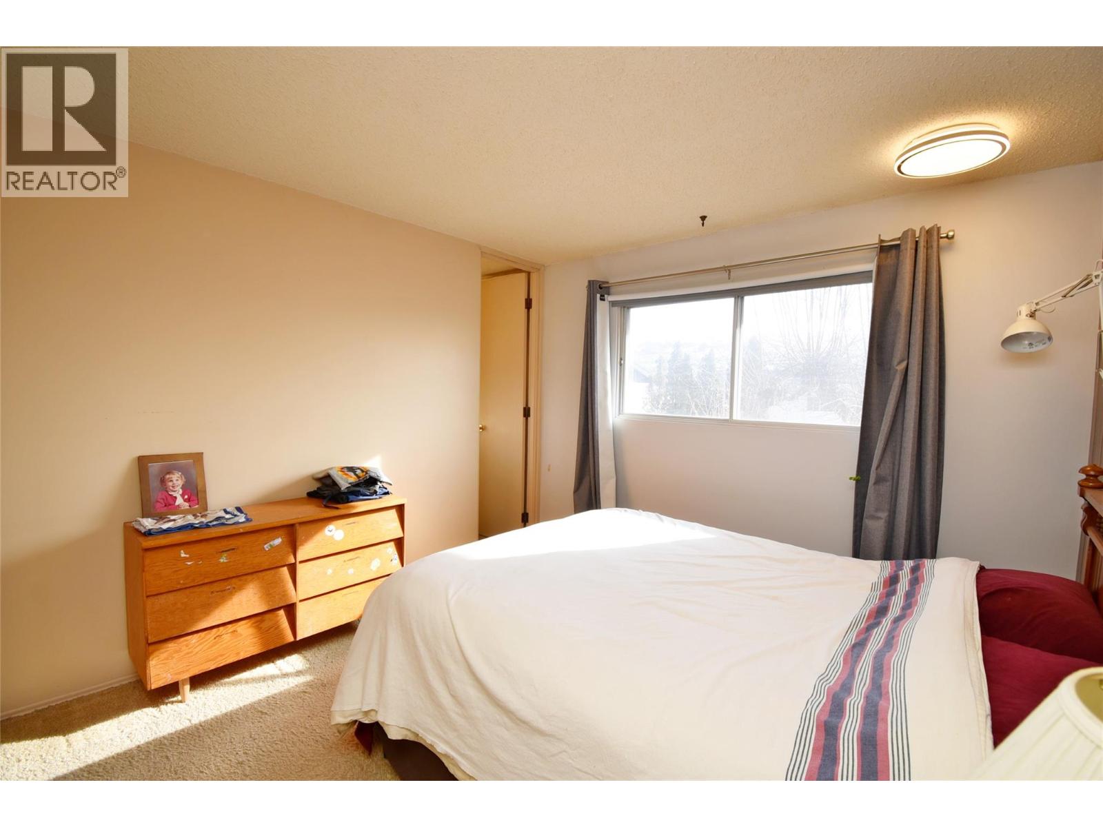  2004 20 Avenue, Vernon