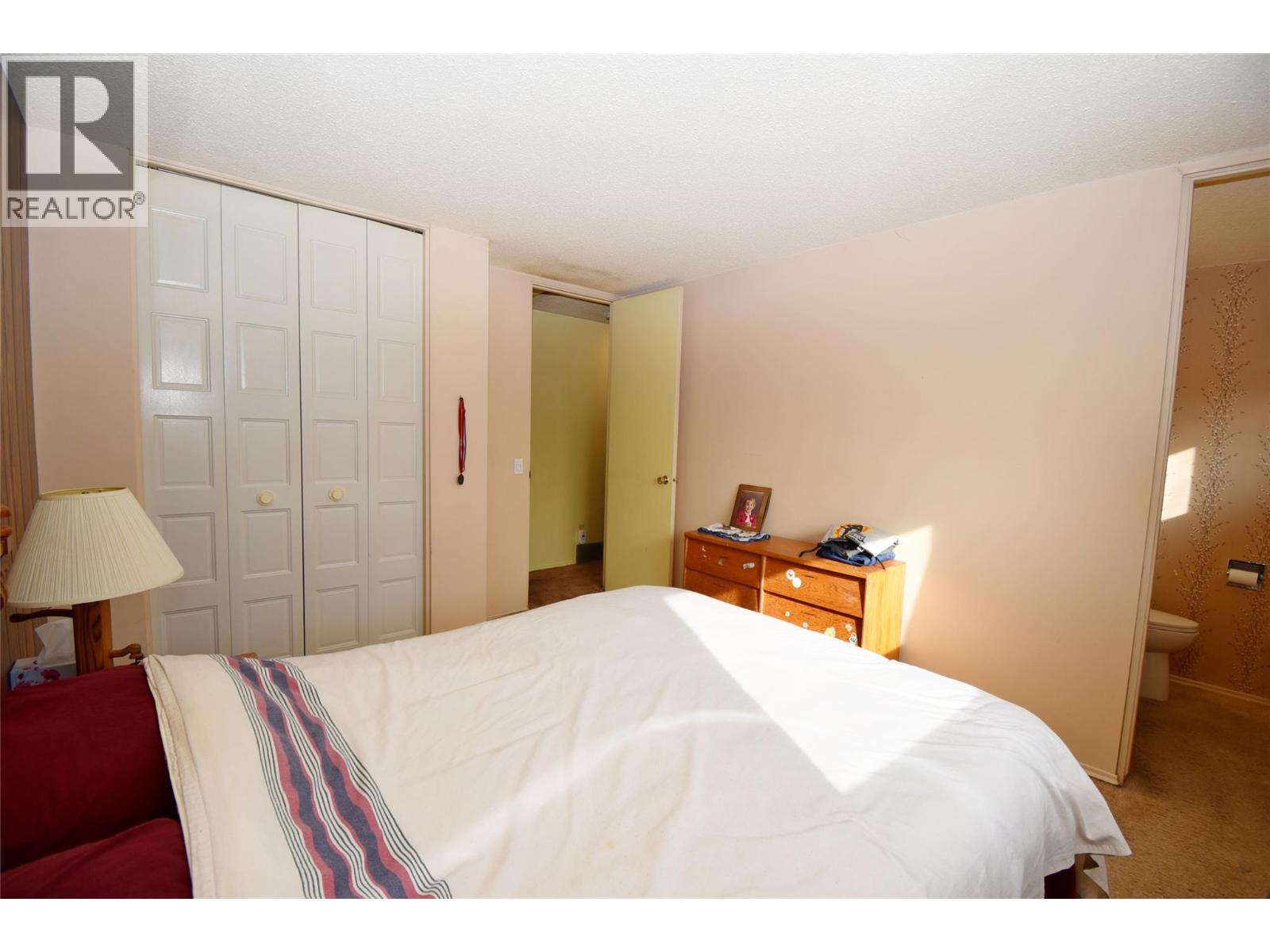  2004 20 Avenue, Vernon