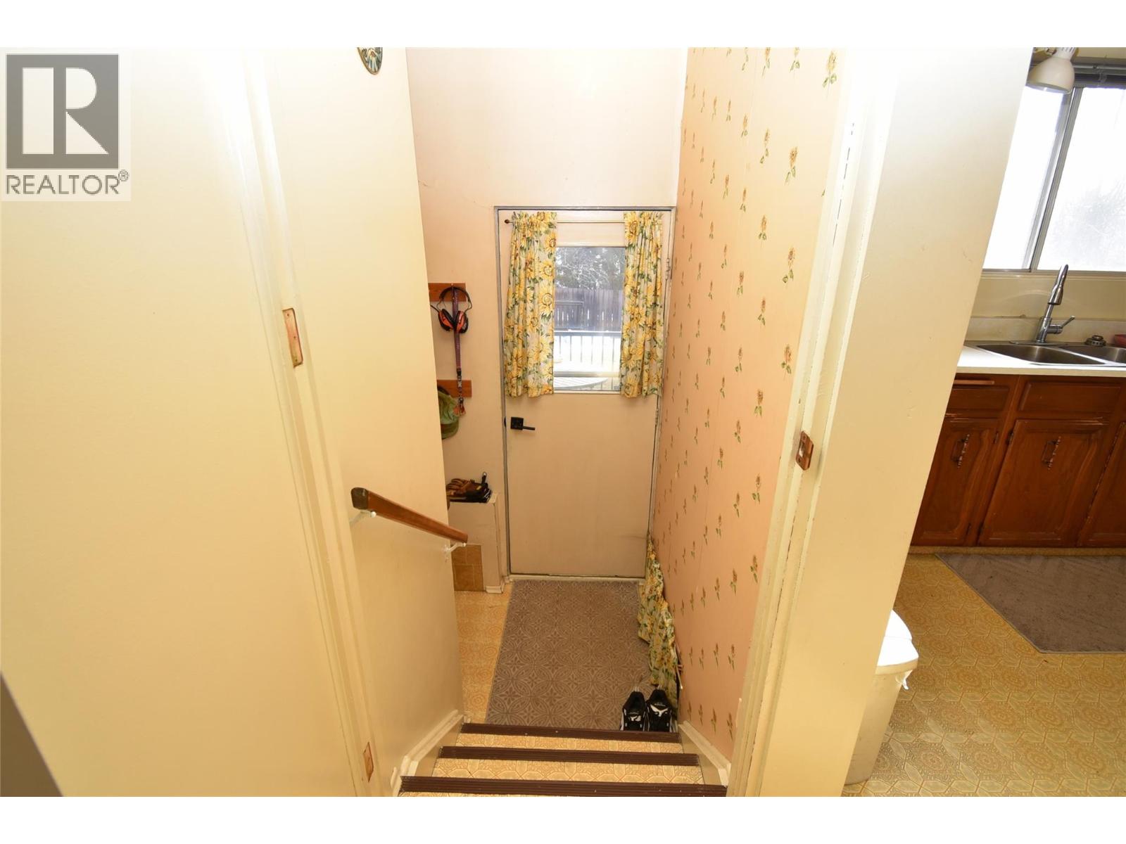  2004 20 Avenue, Vernon