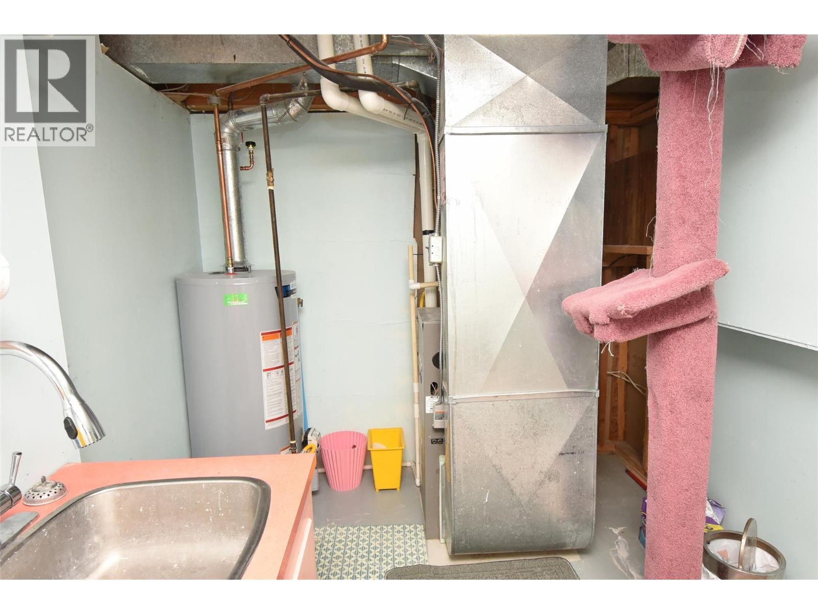  2004 20 Avenue, Vernon