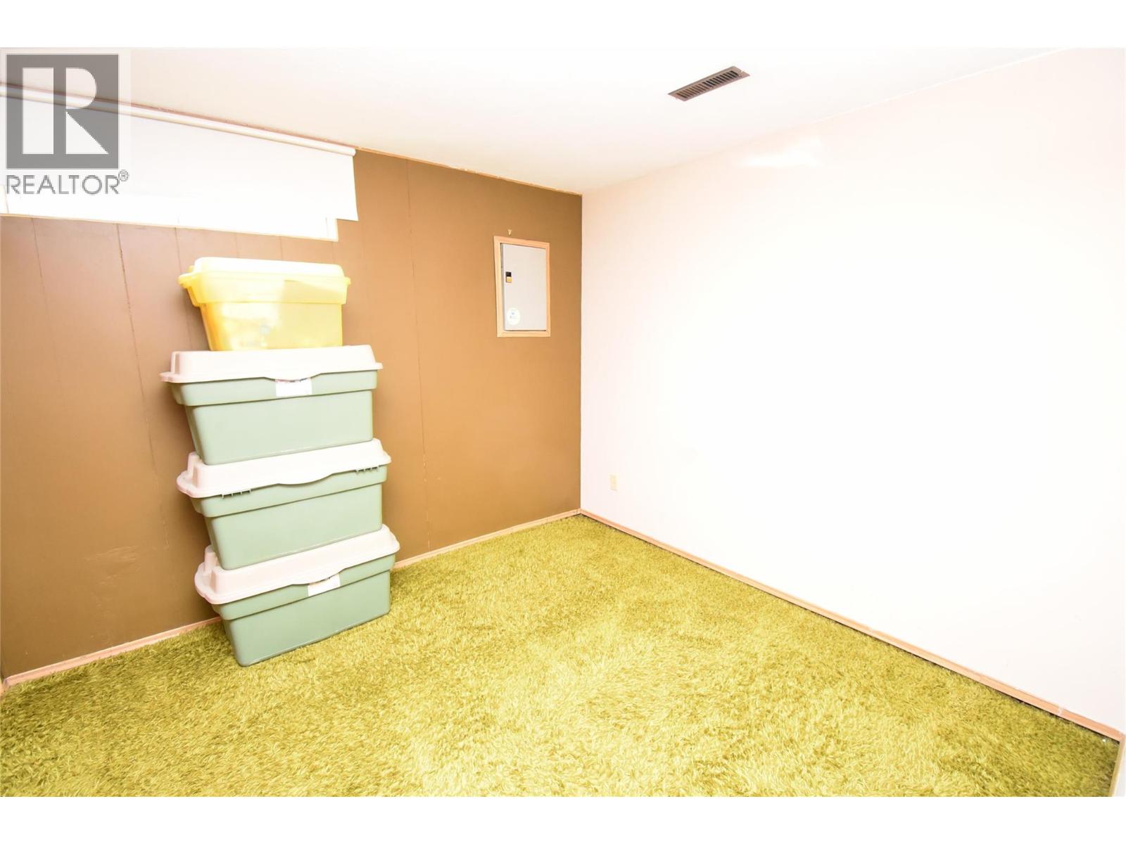  2004 20 Avenue, Vernon