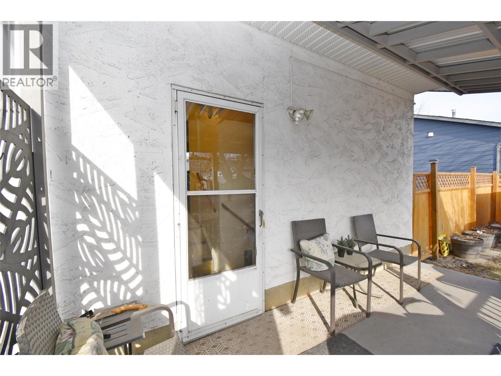  2004 20 Avenue, Vernon