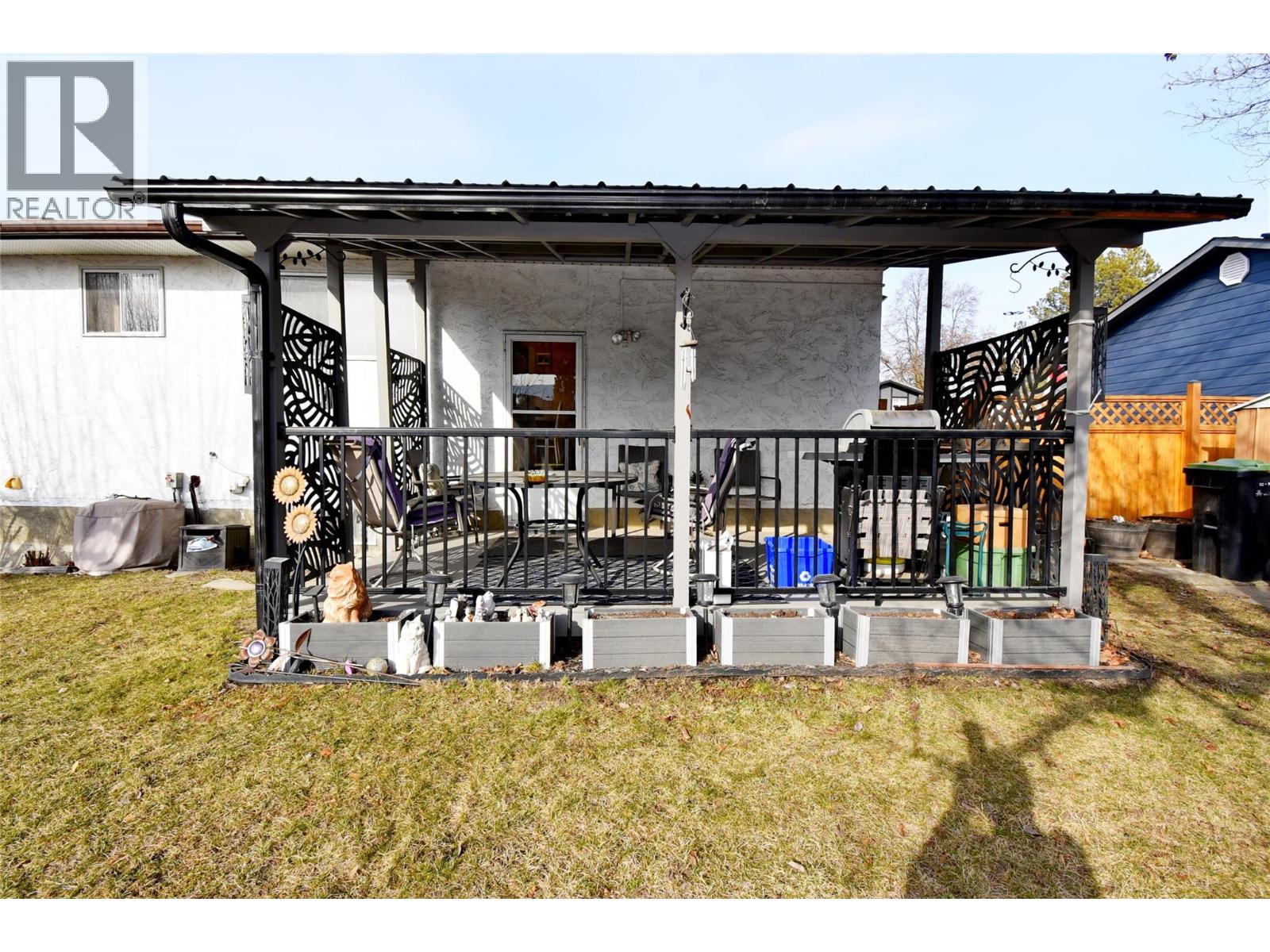  2004 20 Avenue, Vernon