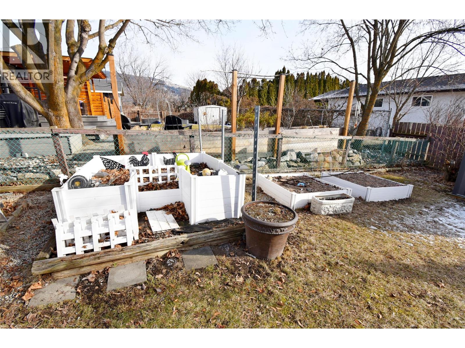  2004 20 Avenue, Vernon