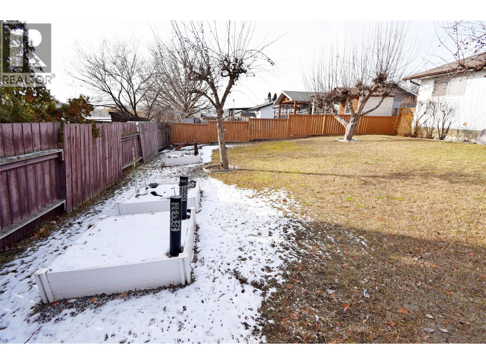  2004 20 Avenue, Vernon