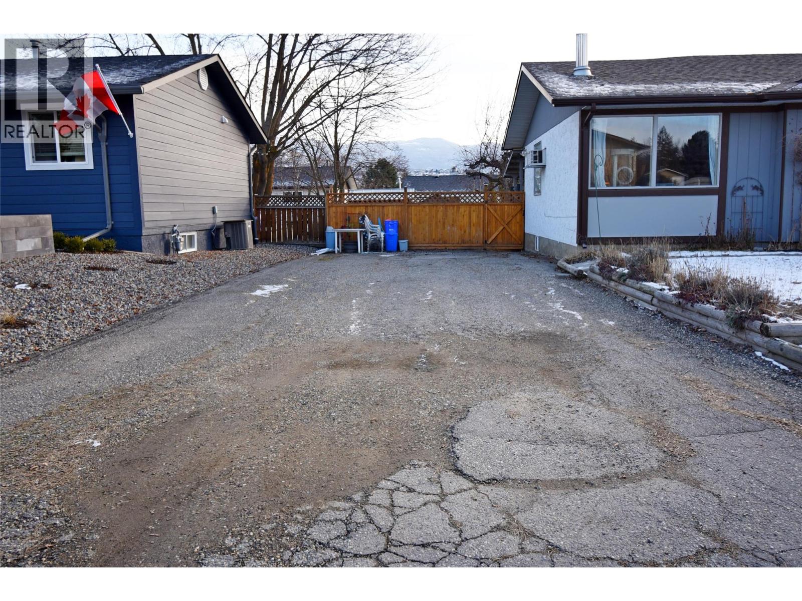  2004 20 Avenue, Vernon