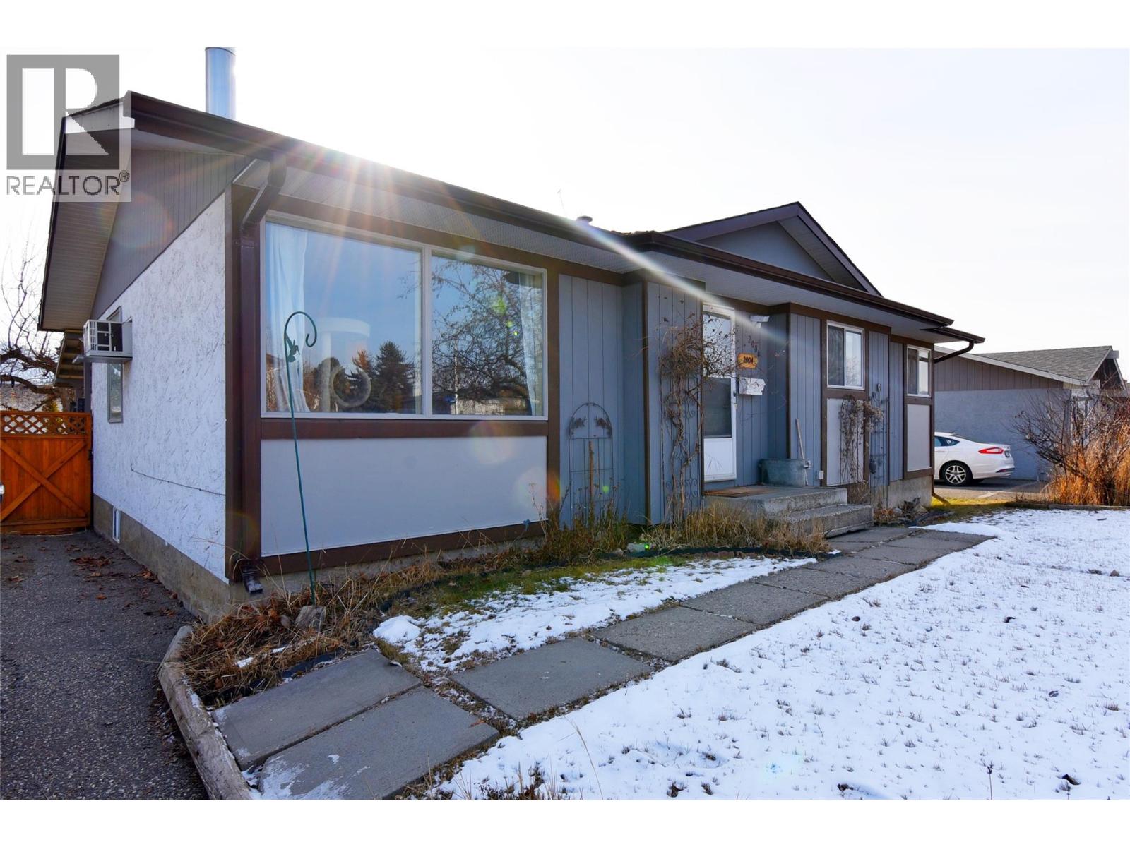  2004 20 Avenue, Vernon