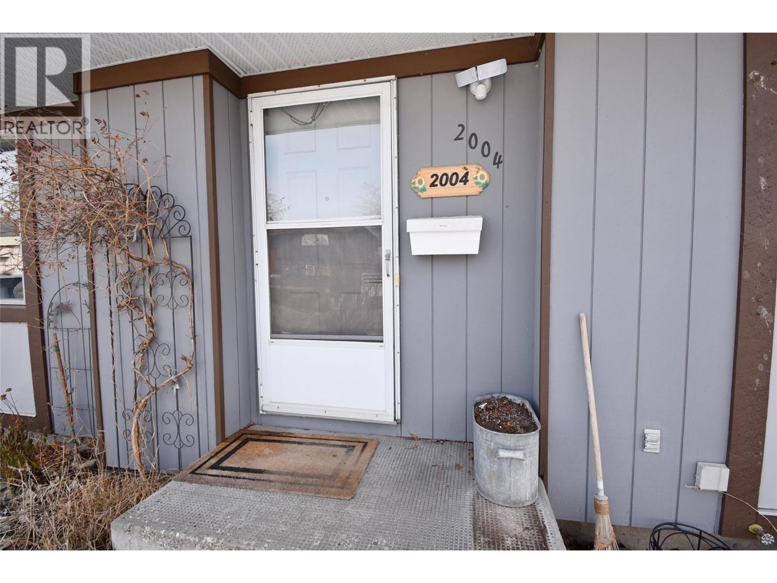  2004 20 Avenue, Vernon