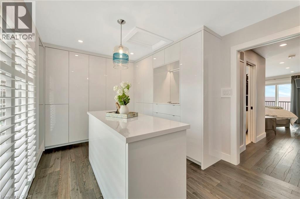 #3 2136 OLD LAKESHORE Road - 20