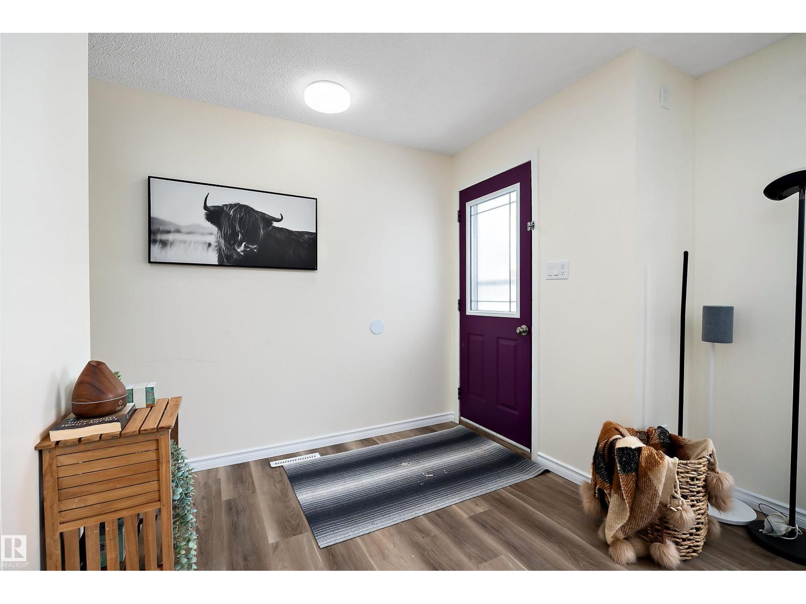 3207 107 AV NW - Photo 3 of 54, Edmonton, Alberta