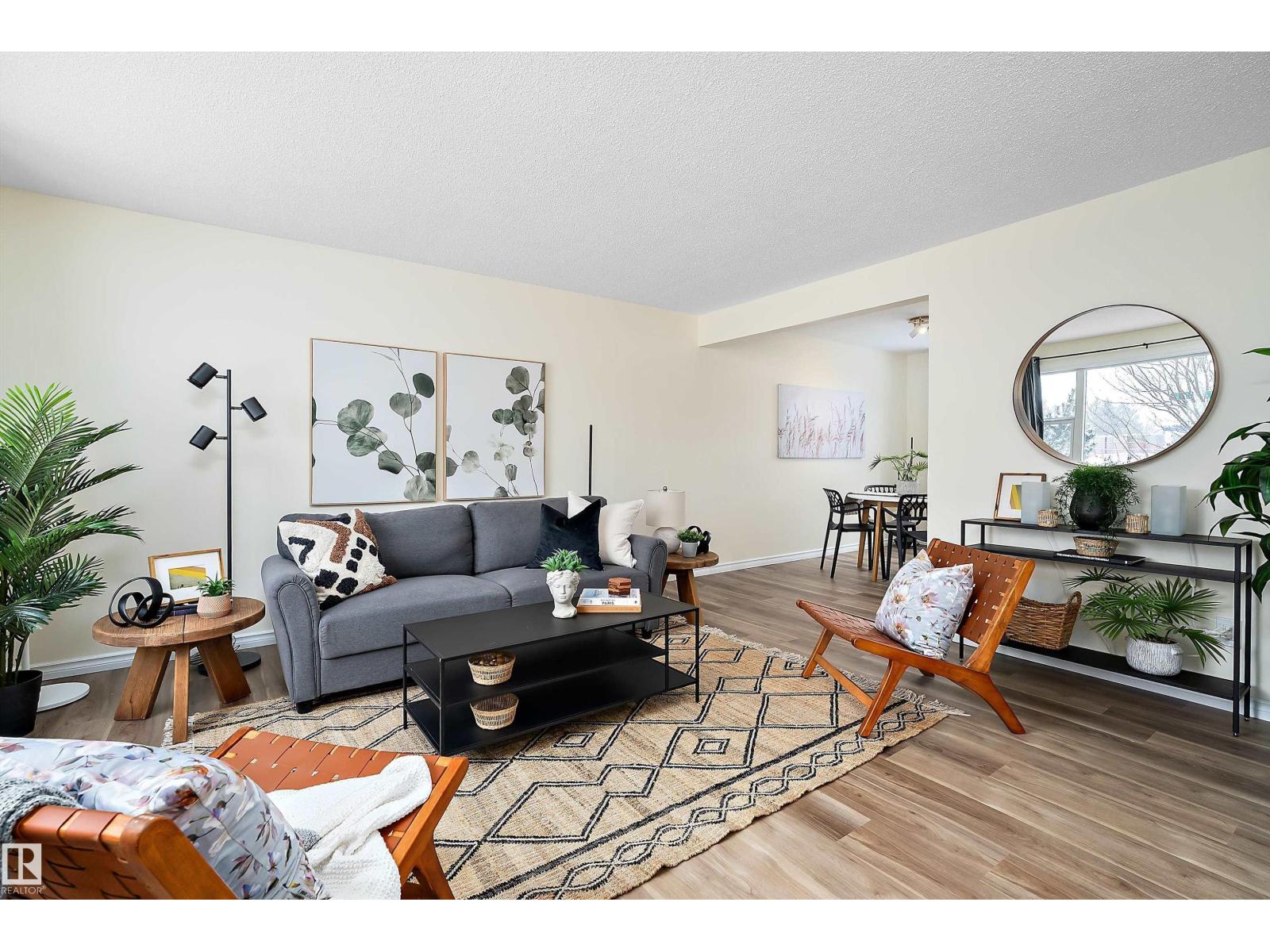 3207 107 AV NW - Photo 5 of 54, Edmonton, Alberta