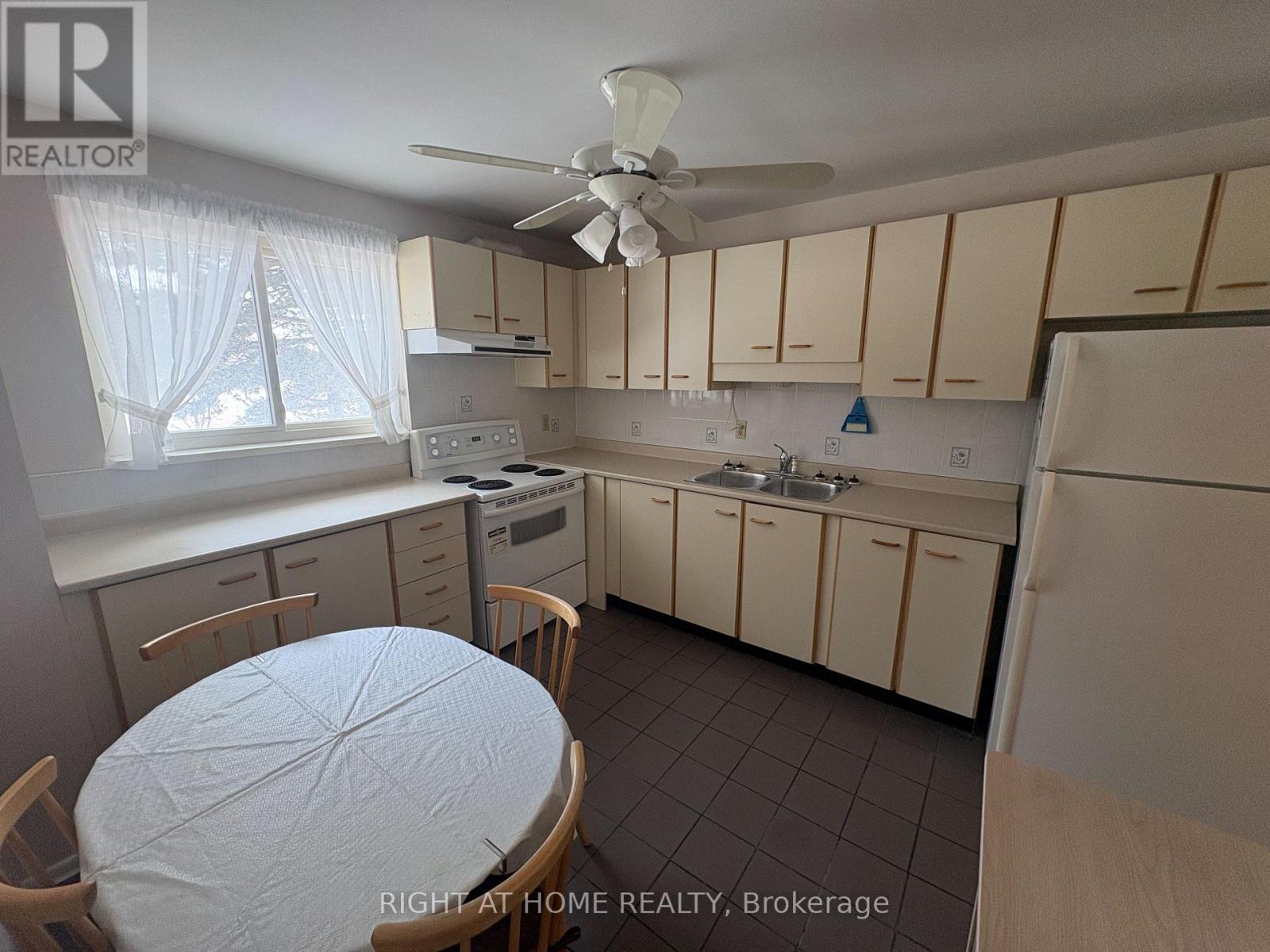 194 - 160 PALMDALE DRIVE - Photo 4 of 22, Toronto (Tam O'Shanter-Sullivan), Ontario