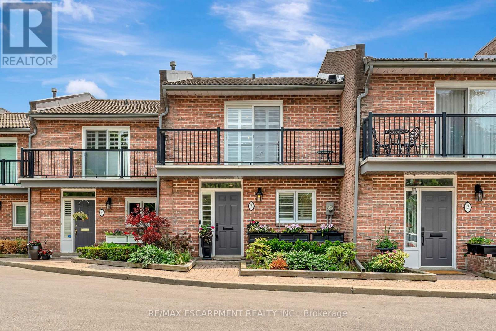 #3 2136 OLD LAKESHORE ROAD - 1