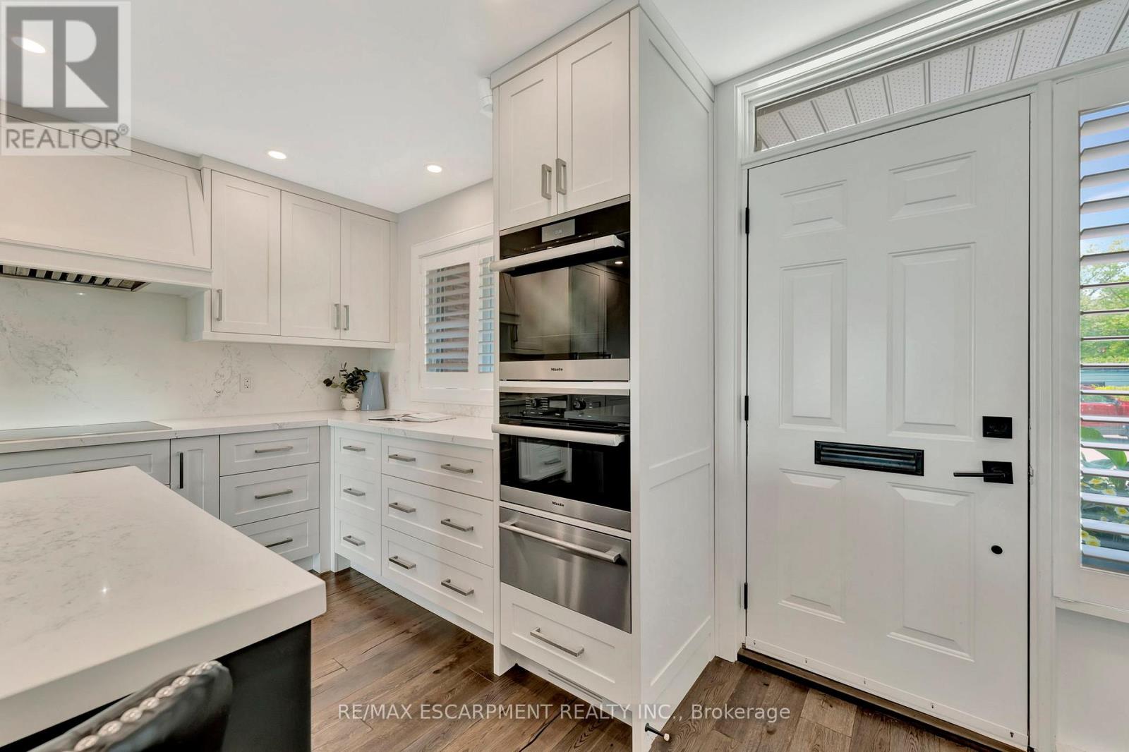 #3 2136 OLD LAKESHORE ROAD - 10