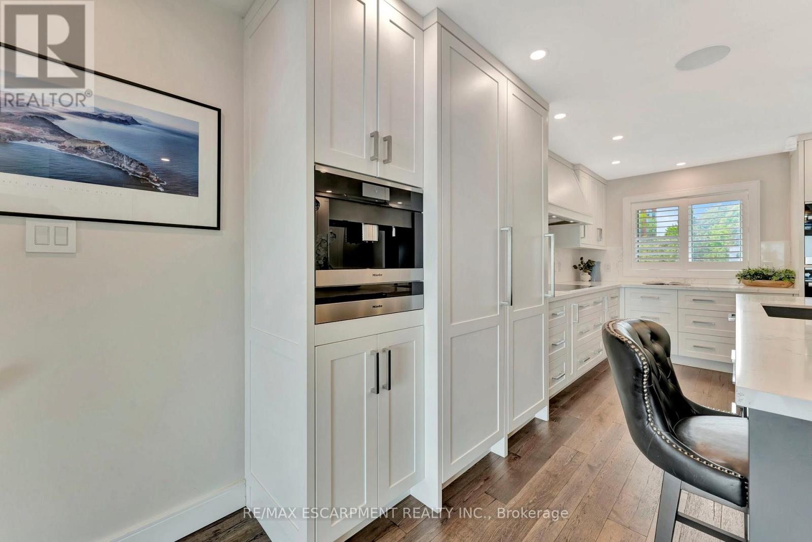 #3 2136 OLD LAKESHORE ROAD - 11