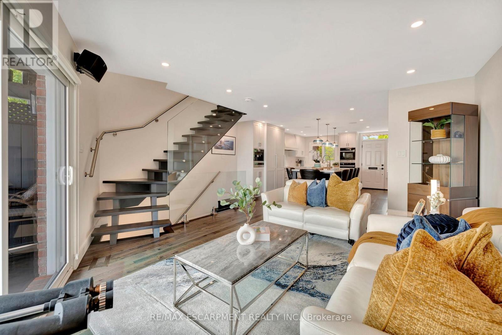 #3 2136 OLD LAKESHORE ROAD - 15