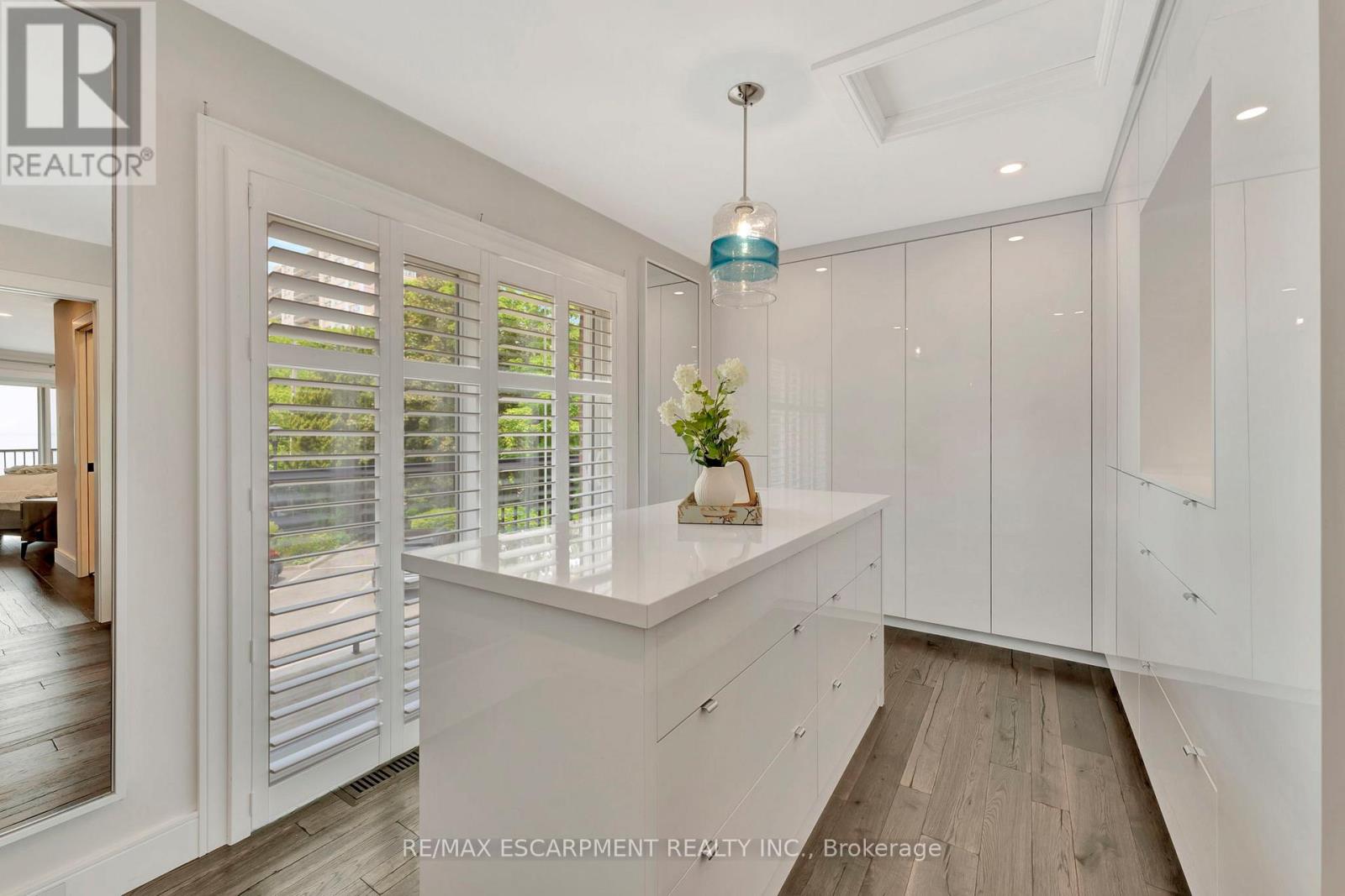 #3 2136 OLD LAKESHORE ROAD - 21