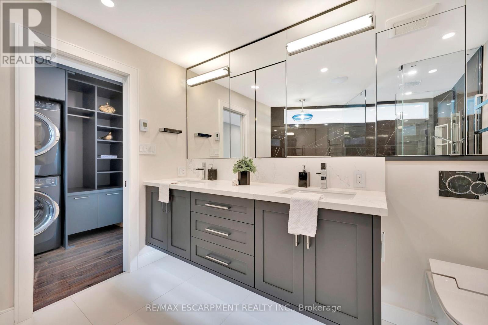 #3 2136 OLD LAKESHORE ROAD - 23