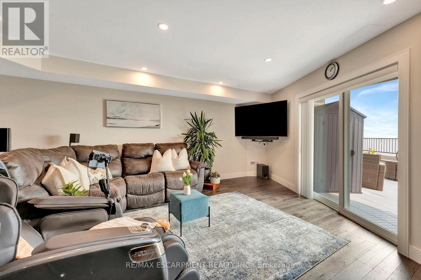 #3 2136 OLD LAKESHORE ROAD - 28