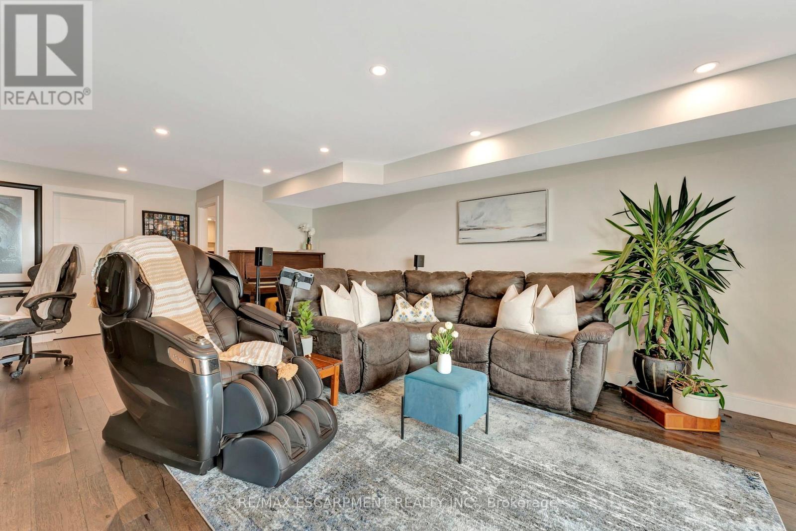#3 2136 OLD LAKESHORE ROAD - 29