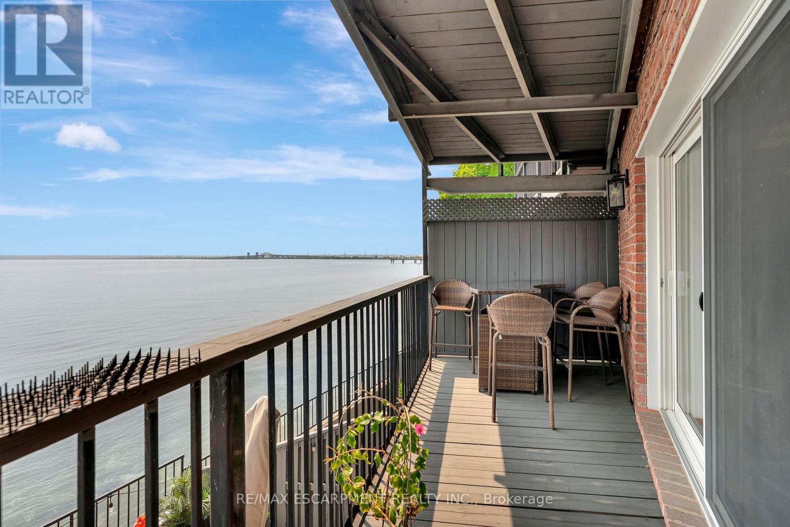 #3 2136 OLD LAKESHORE ROAD - 34