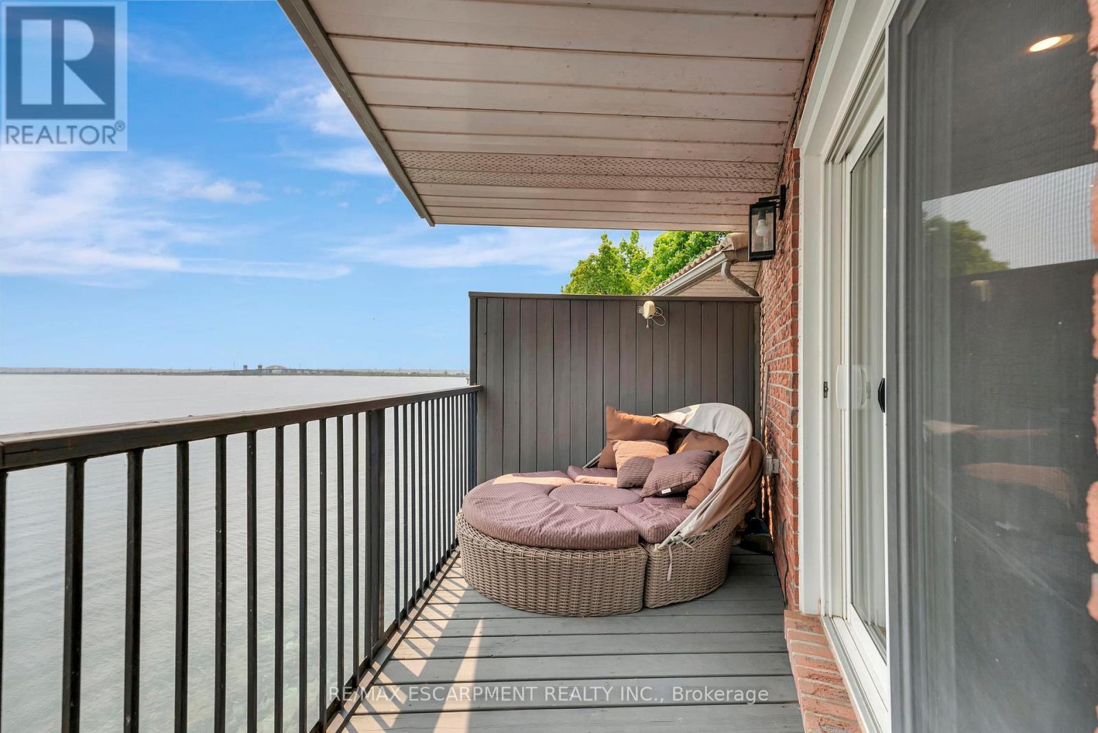 #3 2136 OLD LAKESHORE ROAD - 36