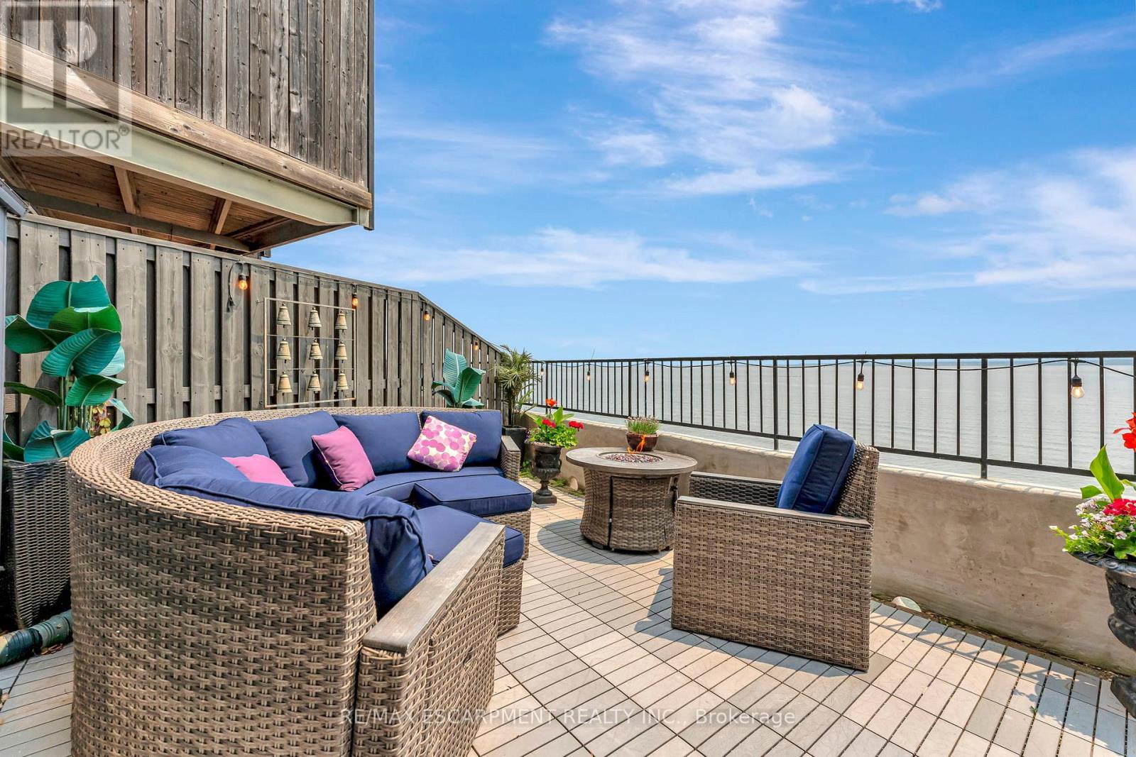 #3 2136 OLD LAKESHORE ROAD - 37