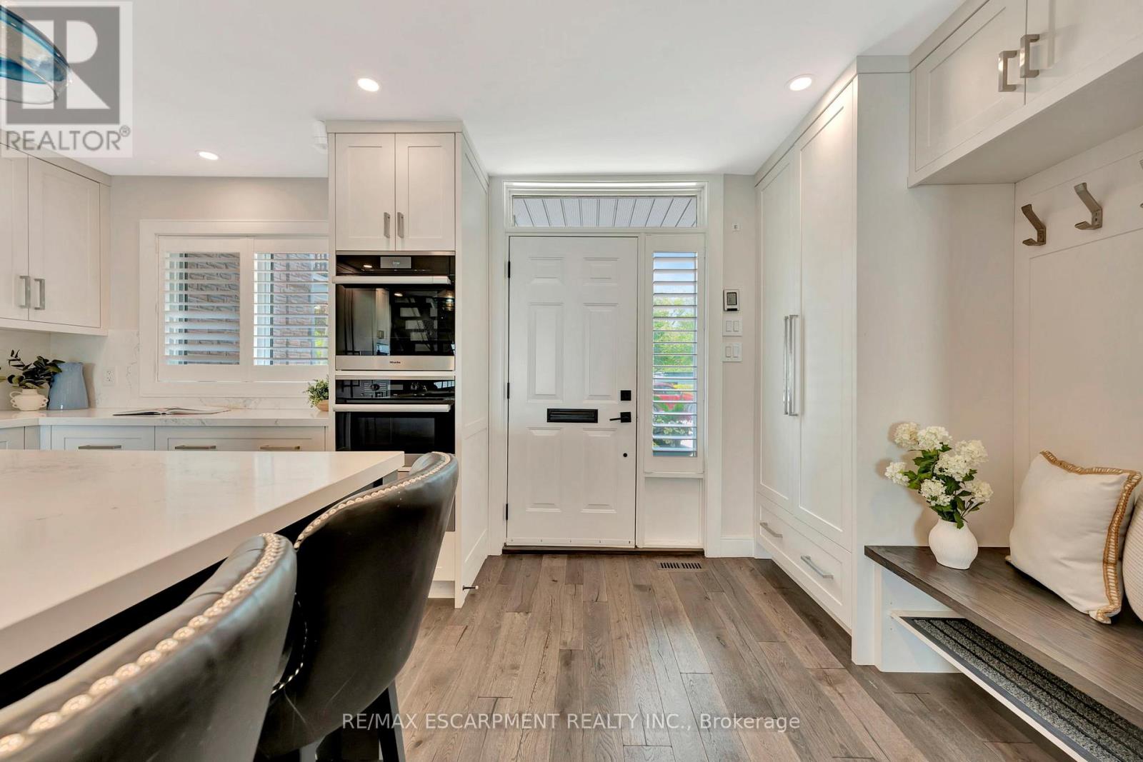 #3 2136 OLD LAKESHORE ROAD - 4