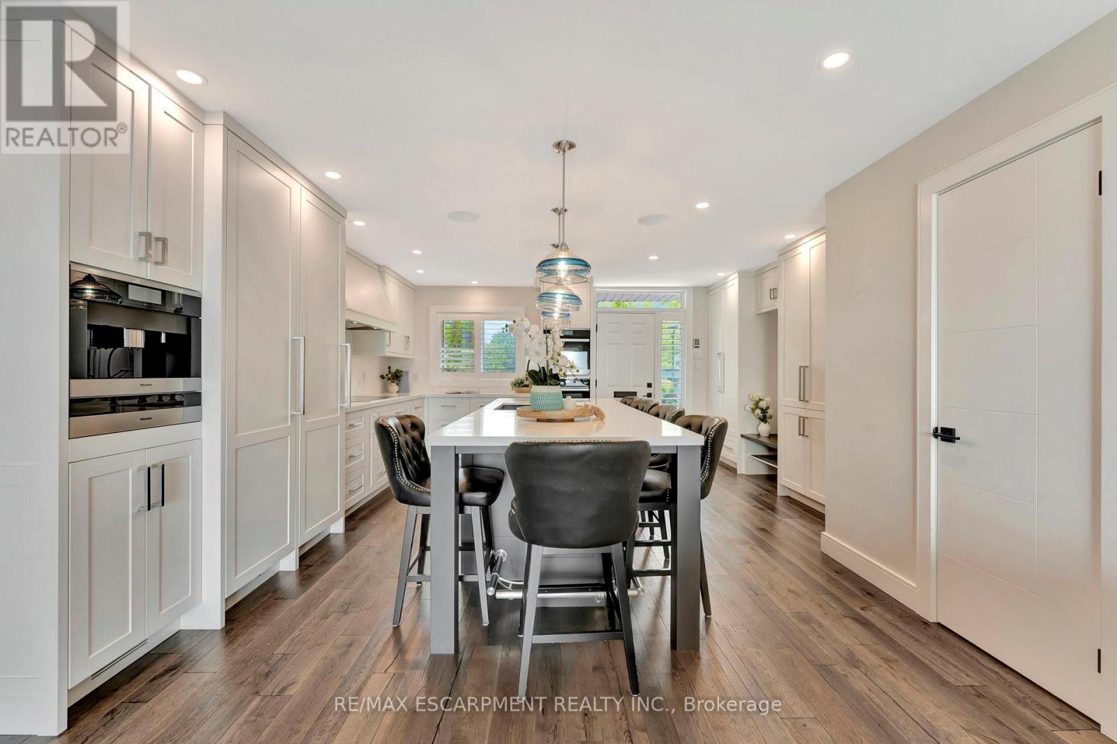 #3 2136 OLD LAKESHORE ROAD - 7