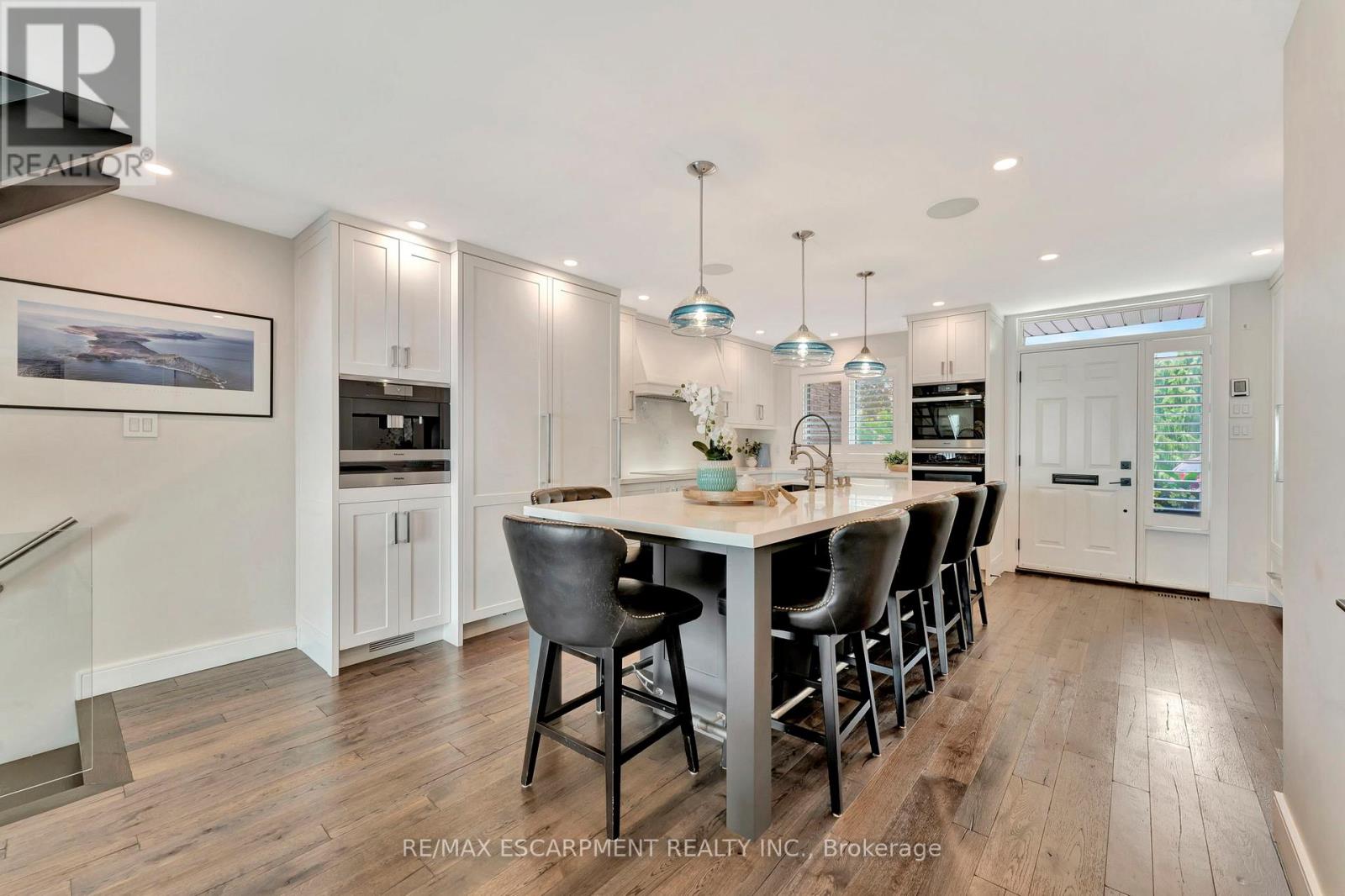 #3 2136 OLD LAKESHORE ROAD - 8