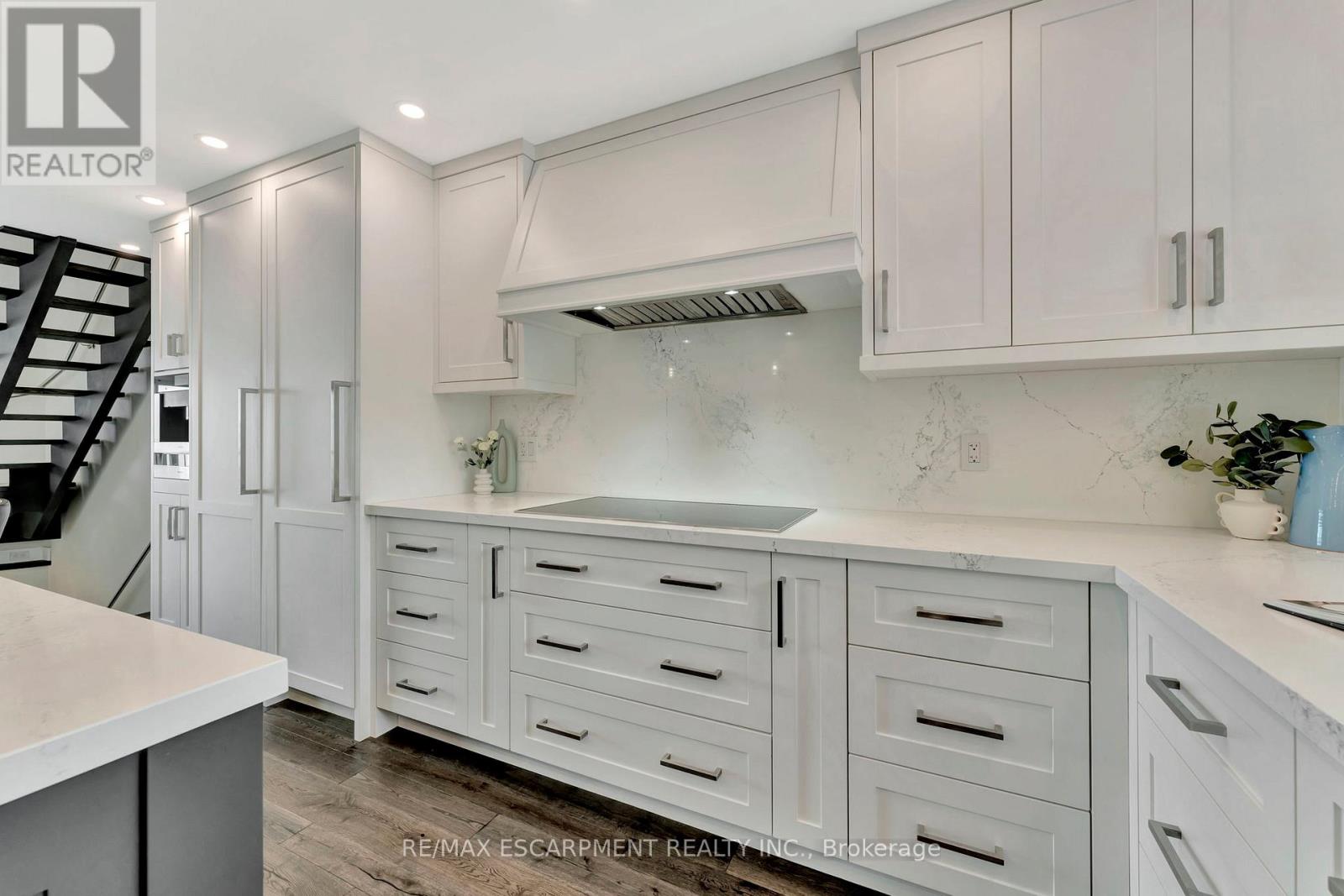 #3 2136 OLD LAKESHORE ROAD - 9