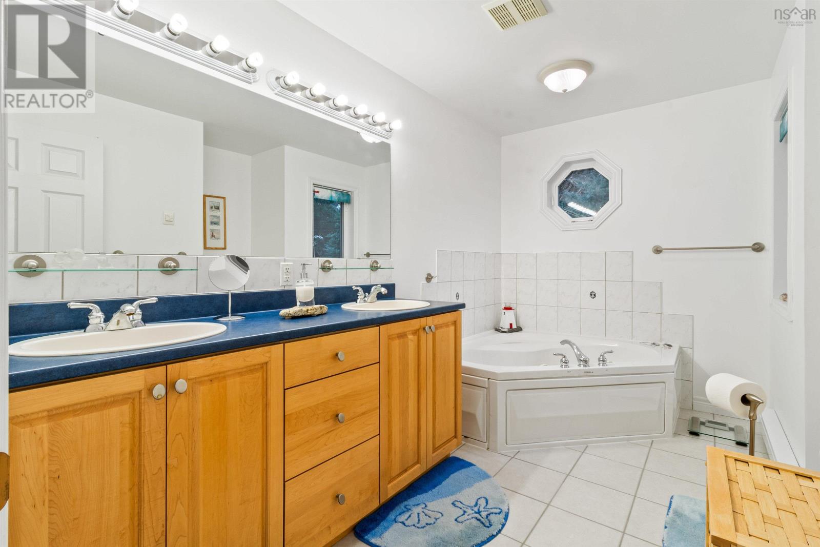 Property 20 of 32 of 821 Shad Point Parkway