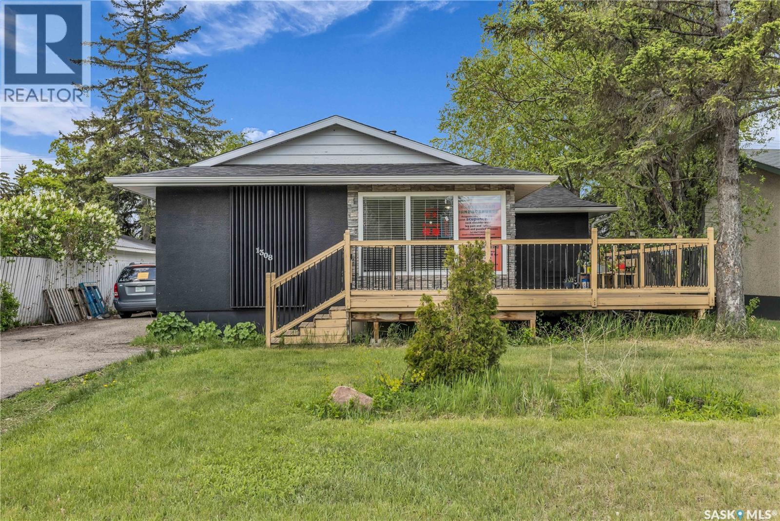 1308 Preston AVENUE S