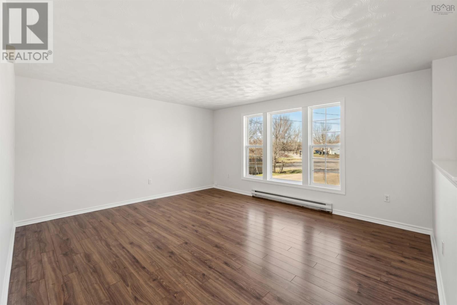 Property 7 of 31 of 1123/1125 Andringa Drive