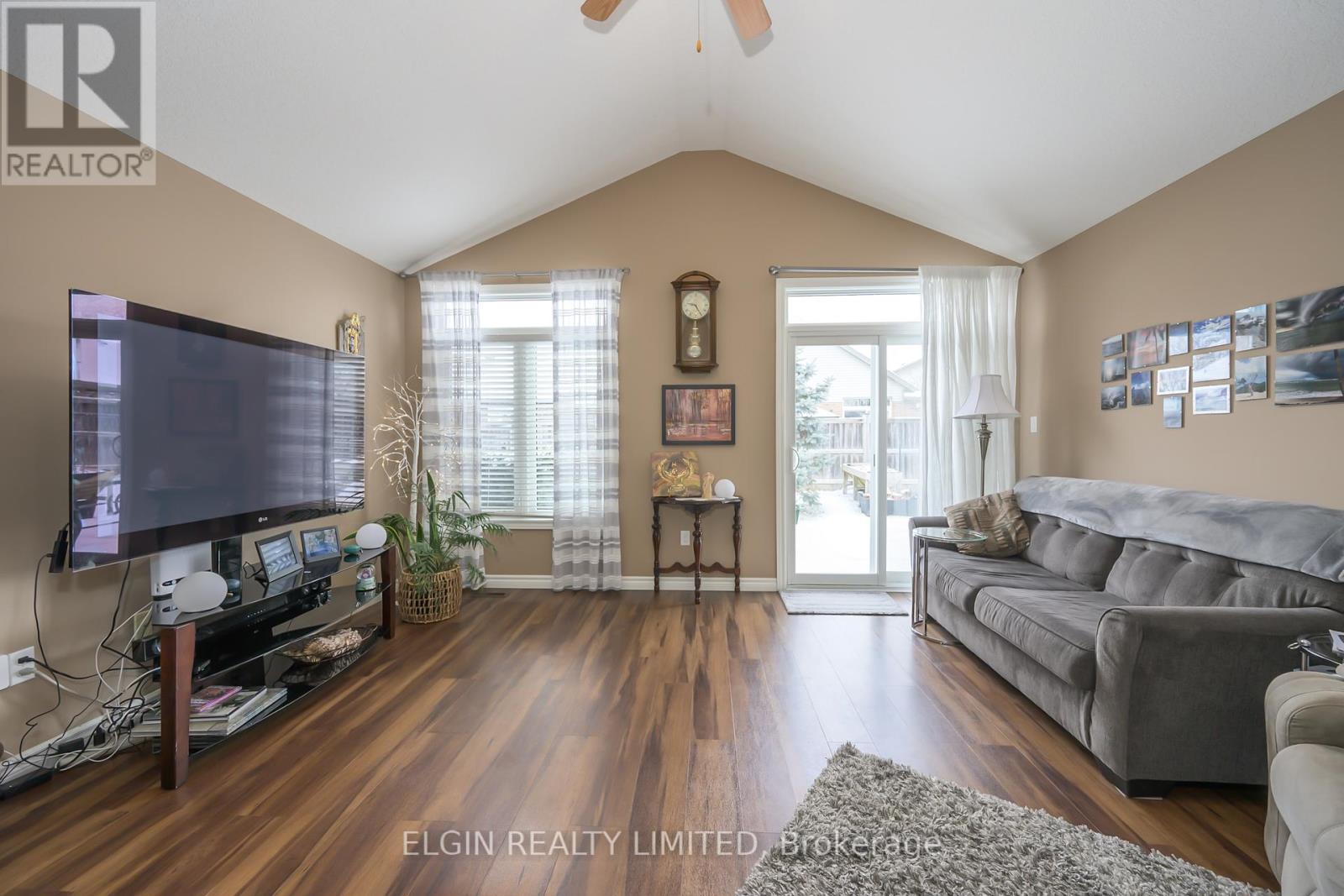 18 CARDINAL COURT - Photo 3 of 27, St. Thomas, Ontario