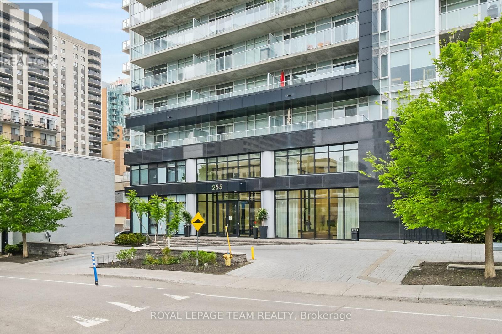 Perfectly located close to many amenities.