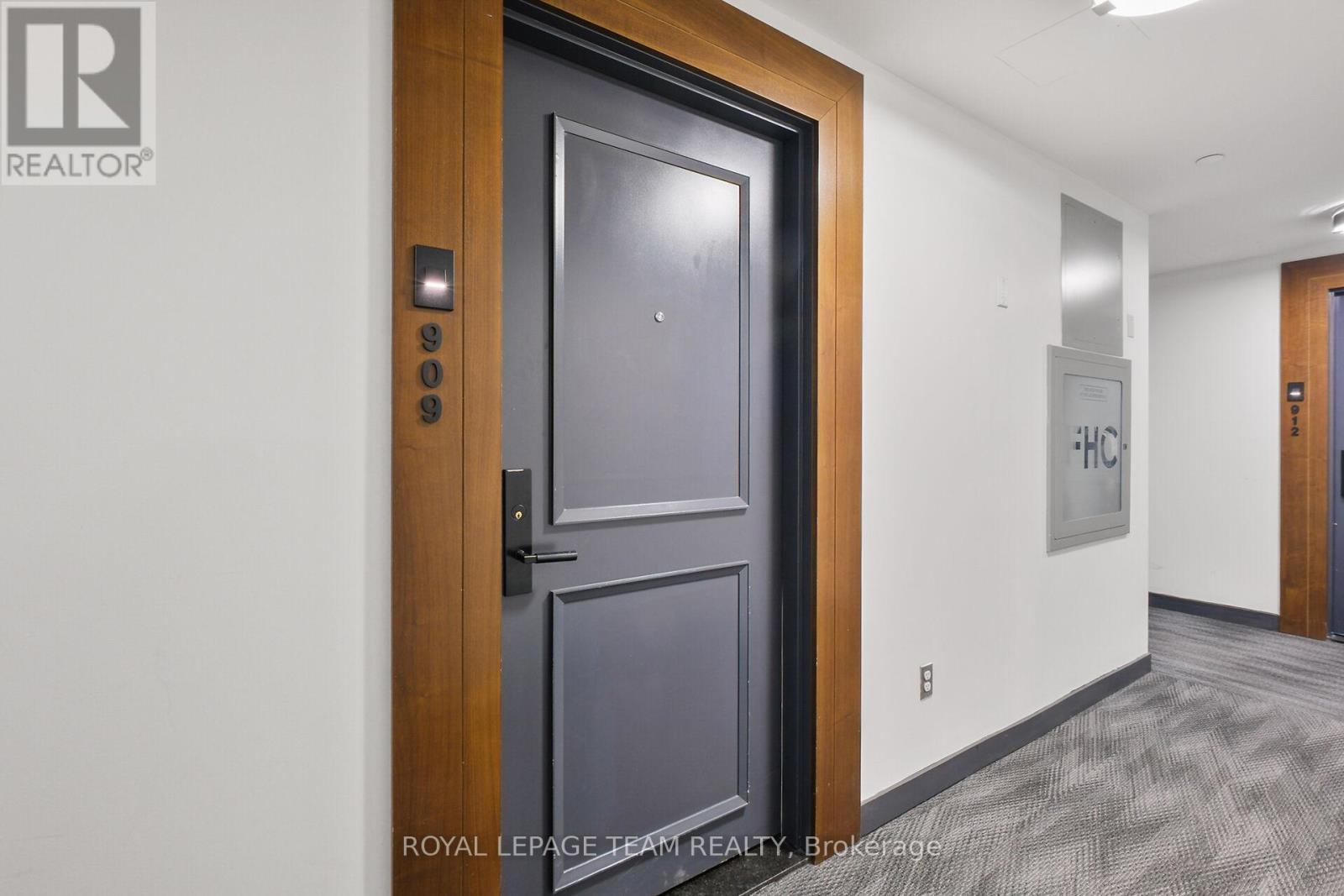 Unit 909 ~ 1 Bedroom + Den & 1 Full Bath condo.