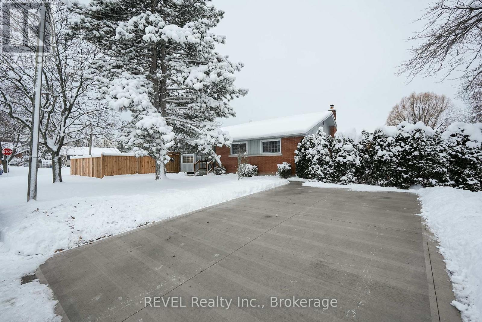 26 CULLEN DRIVE - Photo 4 of 40, St. Catharines (Glendale/Glenridge), Ontario