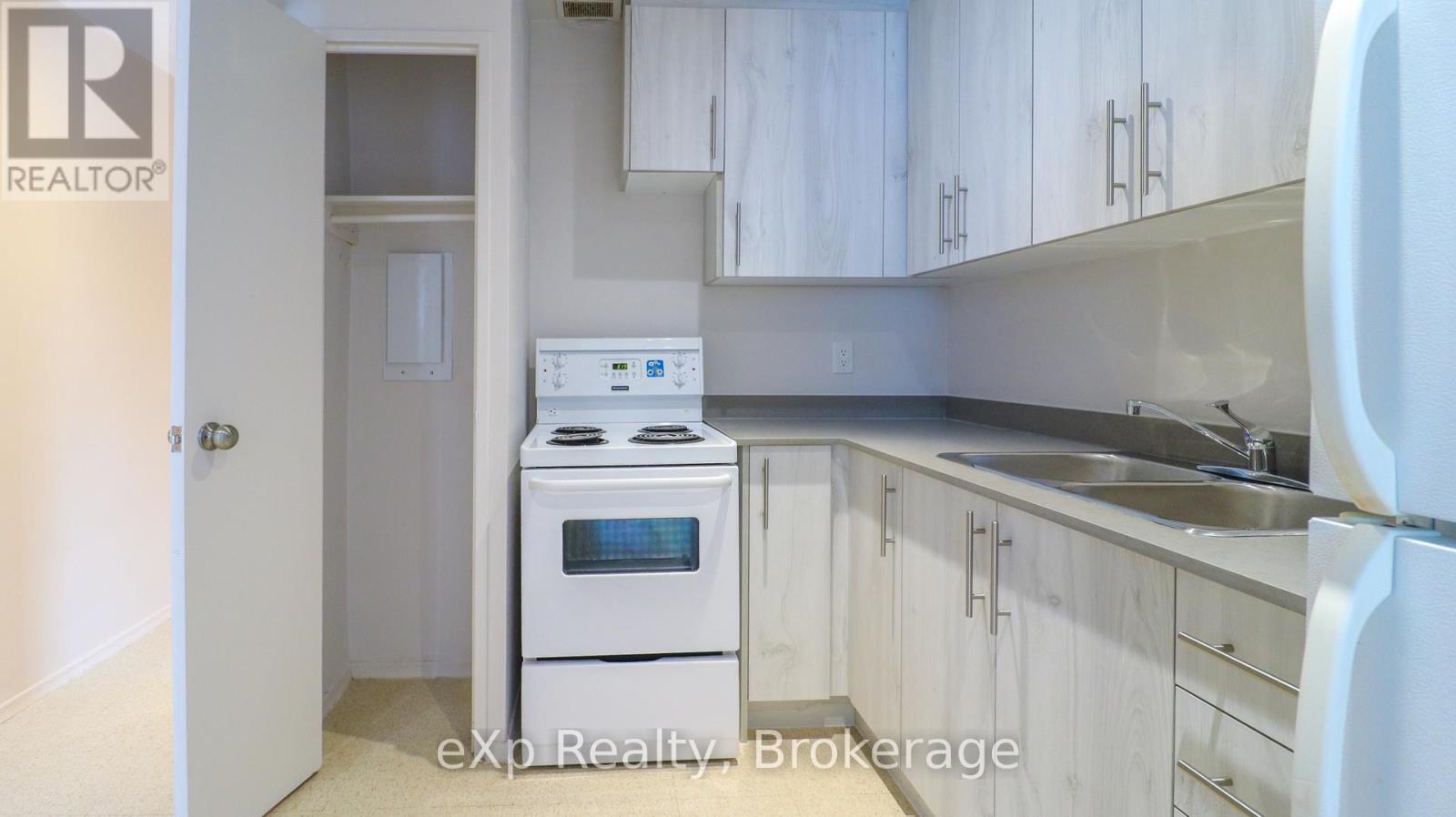 207 - 84 SECOND STREET - Photo 3 of 17, Orangeville, Ontario