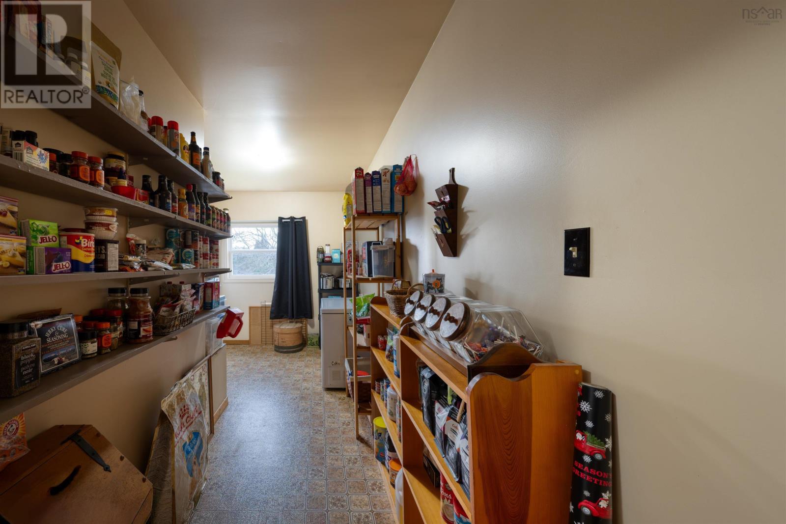 Property 24 of 33 of 87 Pool Road