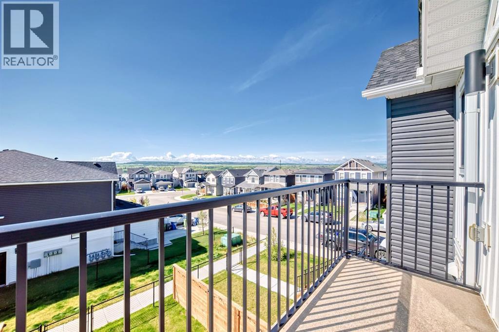 8 Heritage Lane, Cochrane