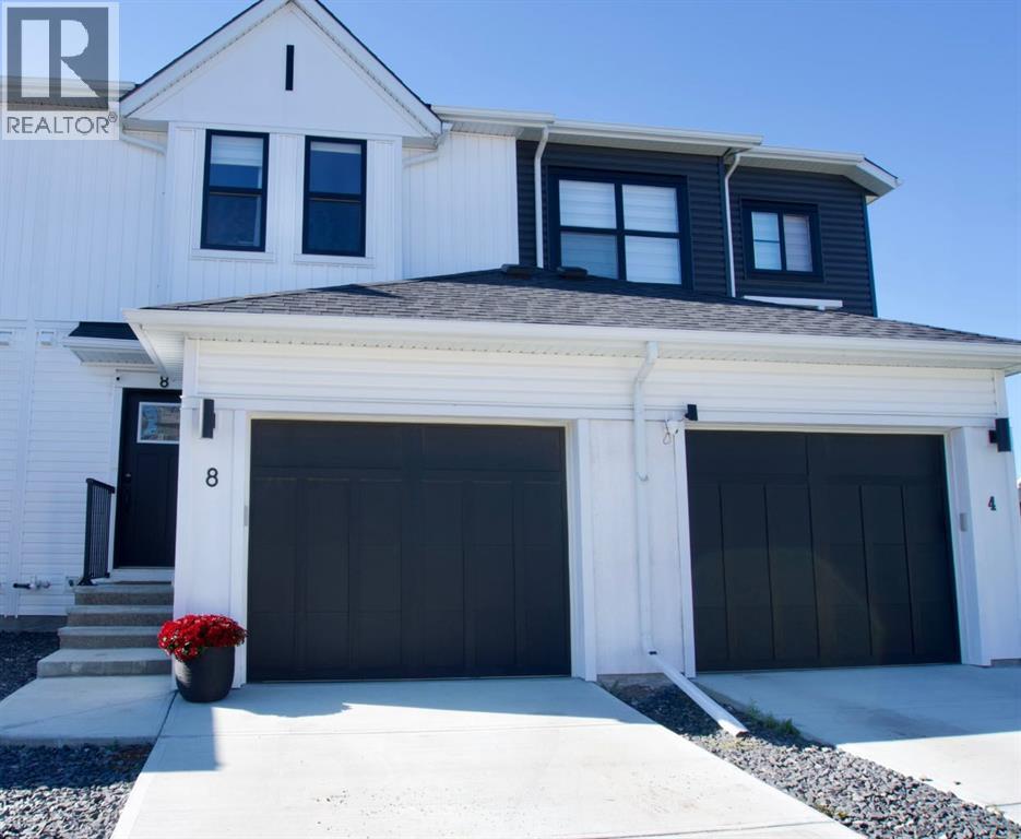 8 Heritage Lane, Cochrane