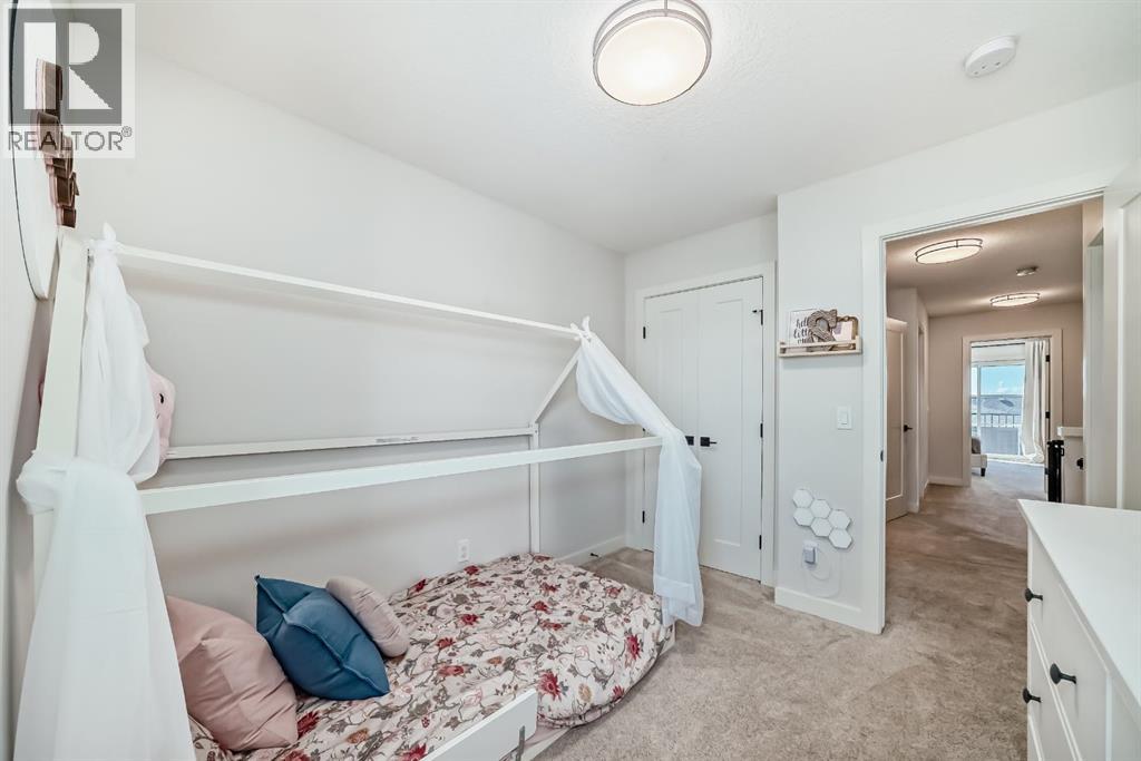 8 Heritage Lane, Cochrane