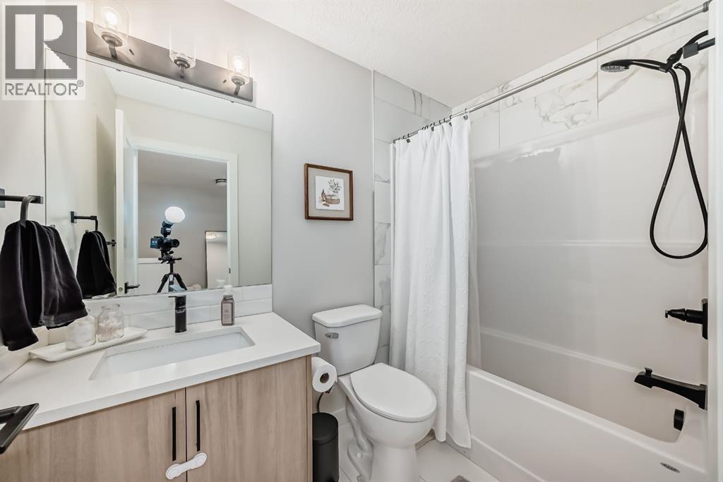 8 Heritage Lane, Cochrane