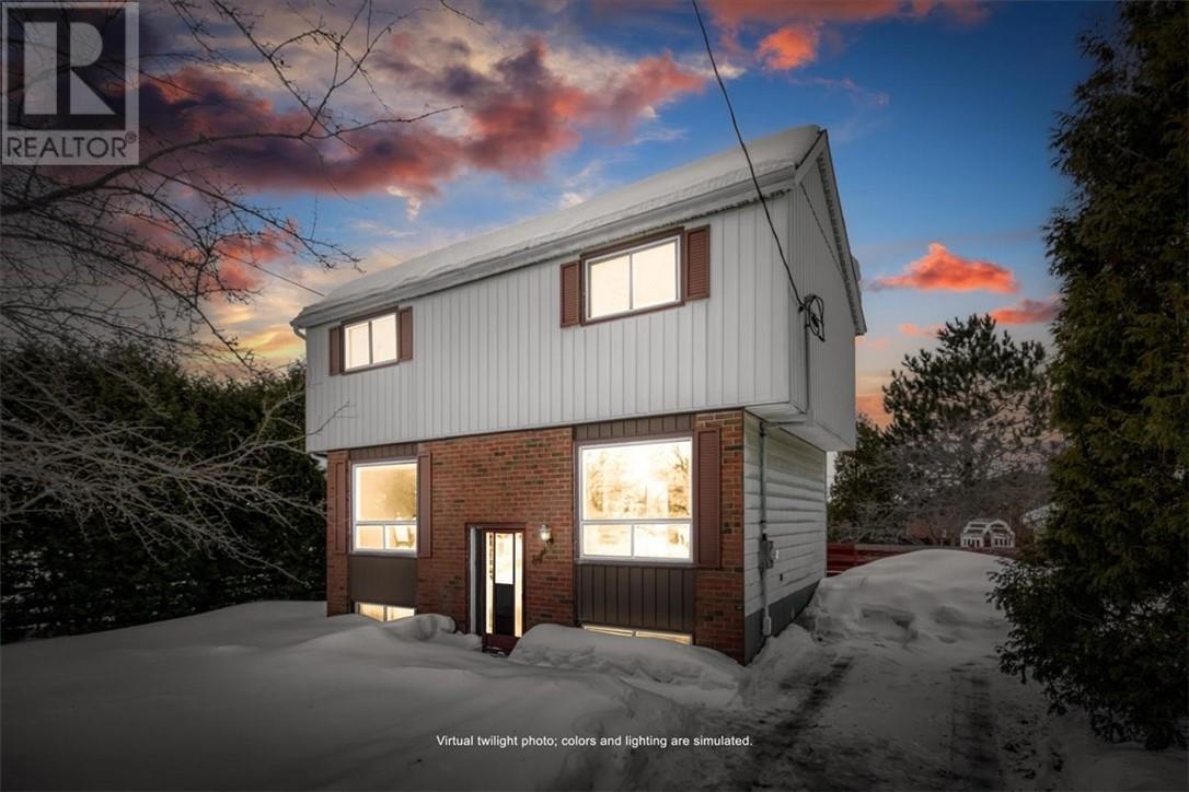 8 Maplewood Crescent - Photo 2 of 41, Garson, Ontario