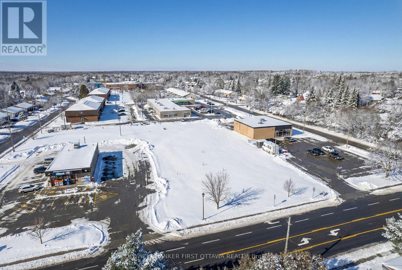 Large flat 0.92 acre lot