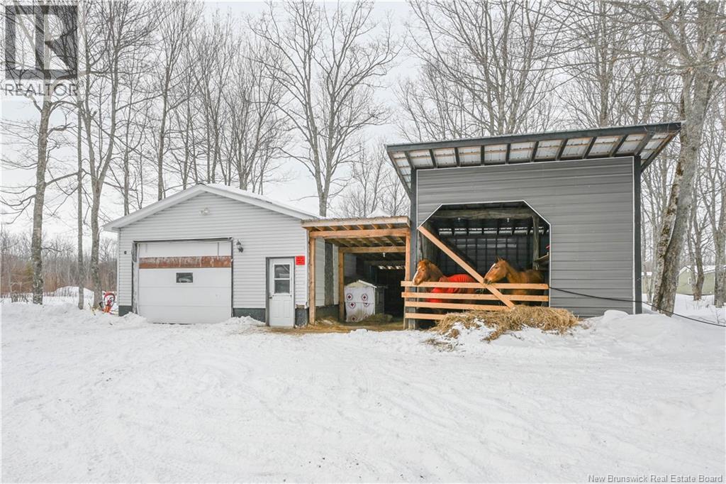 1382 Thériault Road — photo 9