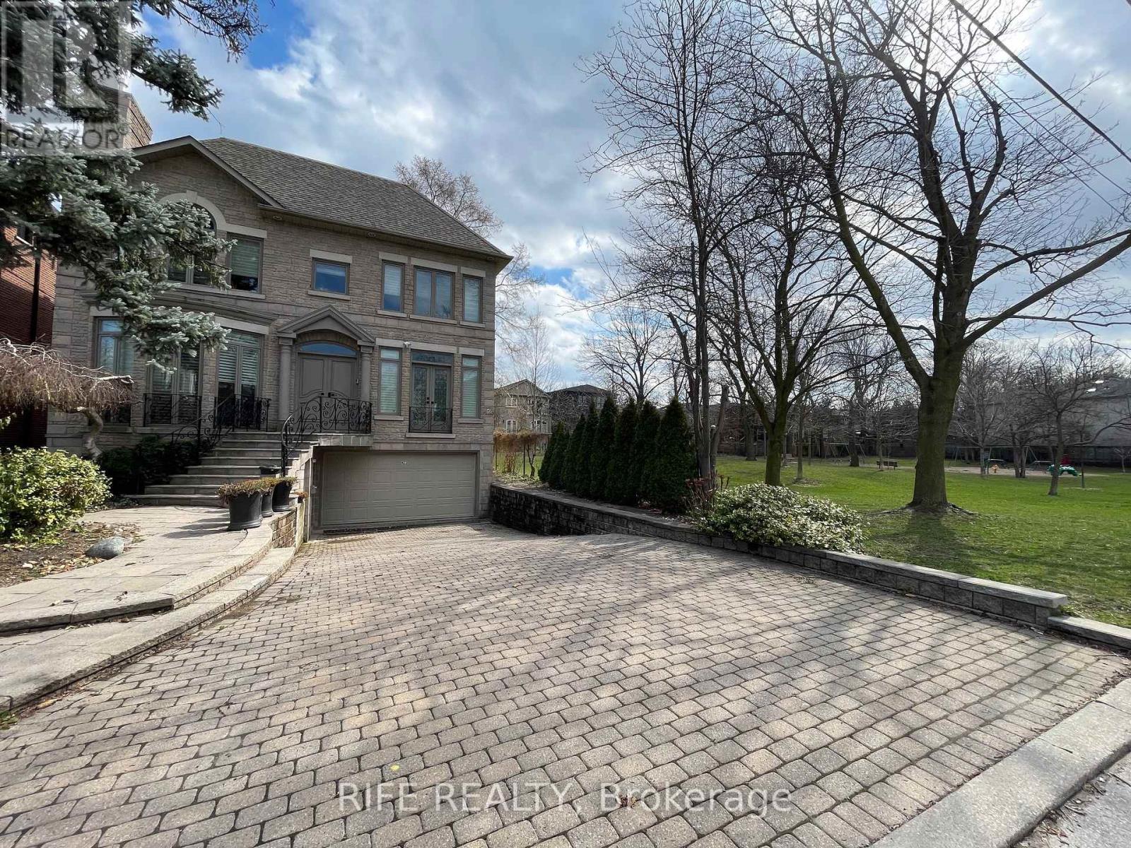 423 Bedford Park Avenue